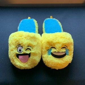 Kids Emoji slippers‎ size boys size medium (13-1)